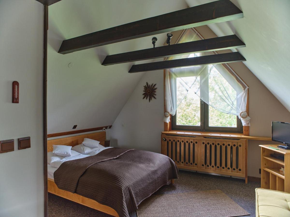 Two-Bedroom Apartment with Mountain View