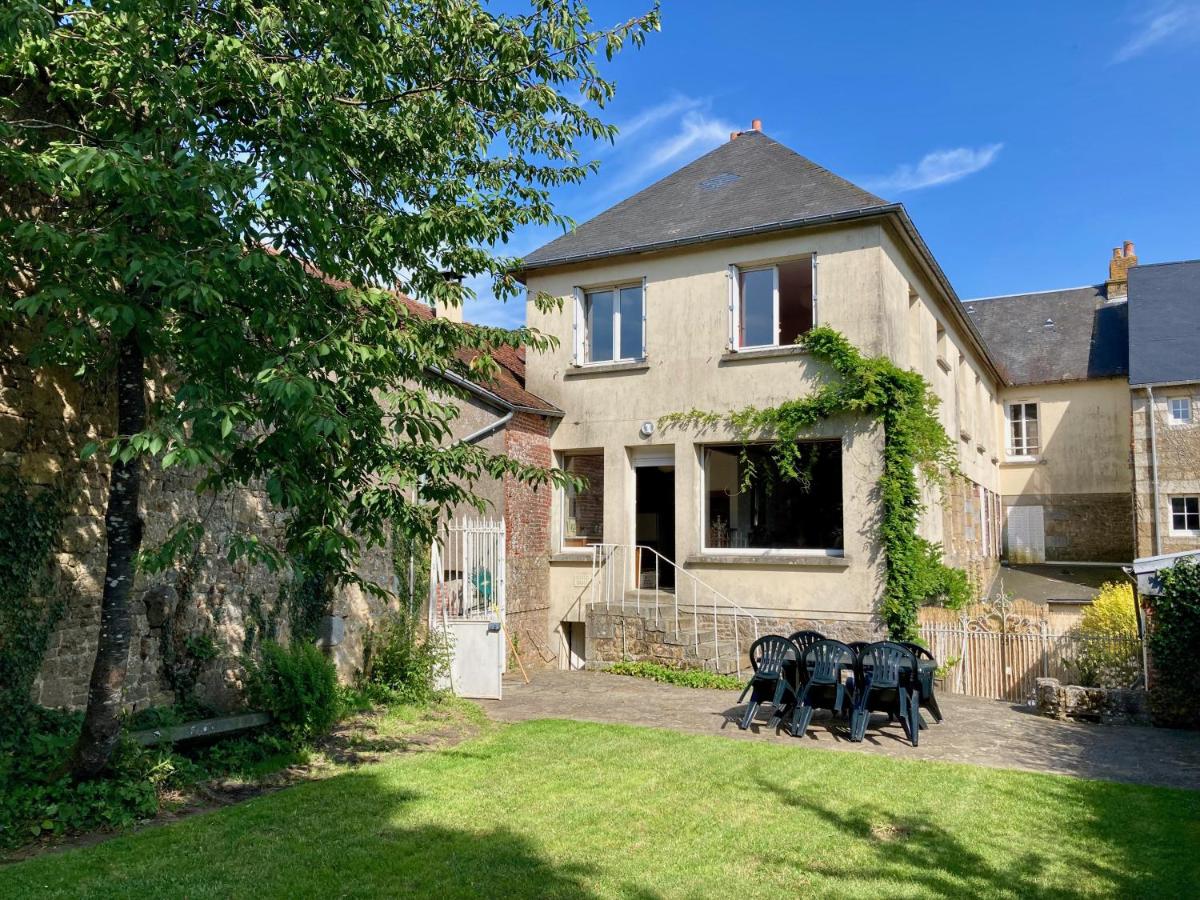 La grande maison de Carrouges - B&B