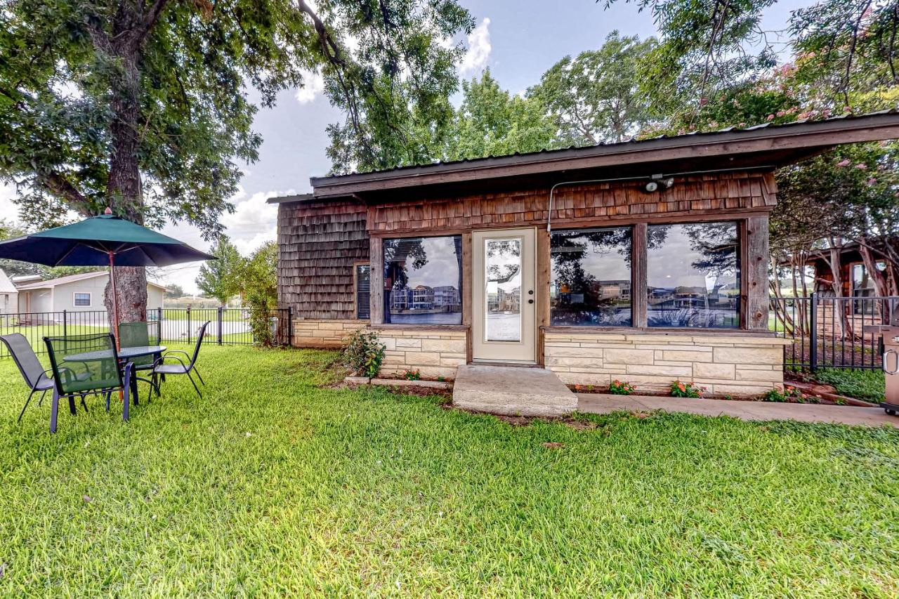 B&B Kingsland - Little House on LBJ - Bed and Breakfast Kingsland