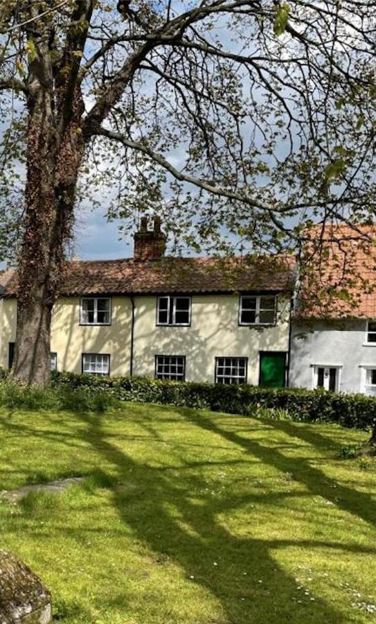 Charming Town Centre Character Cottage With Parking - B&B