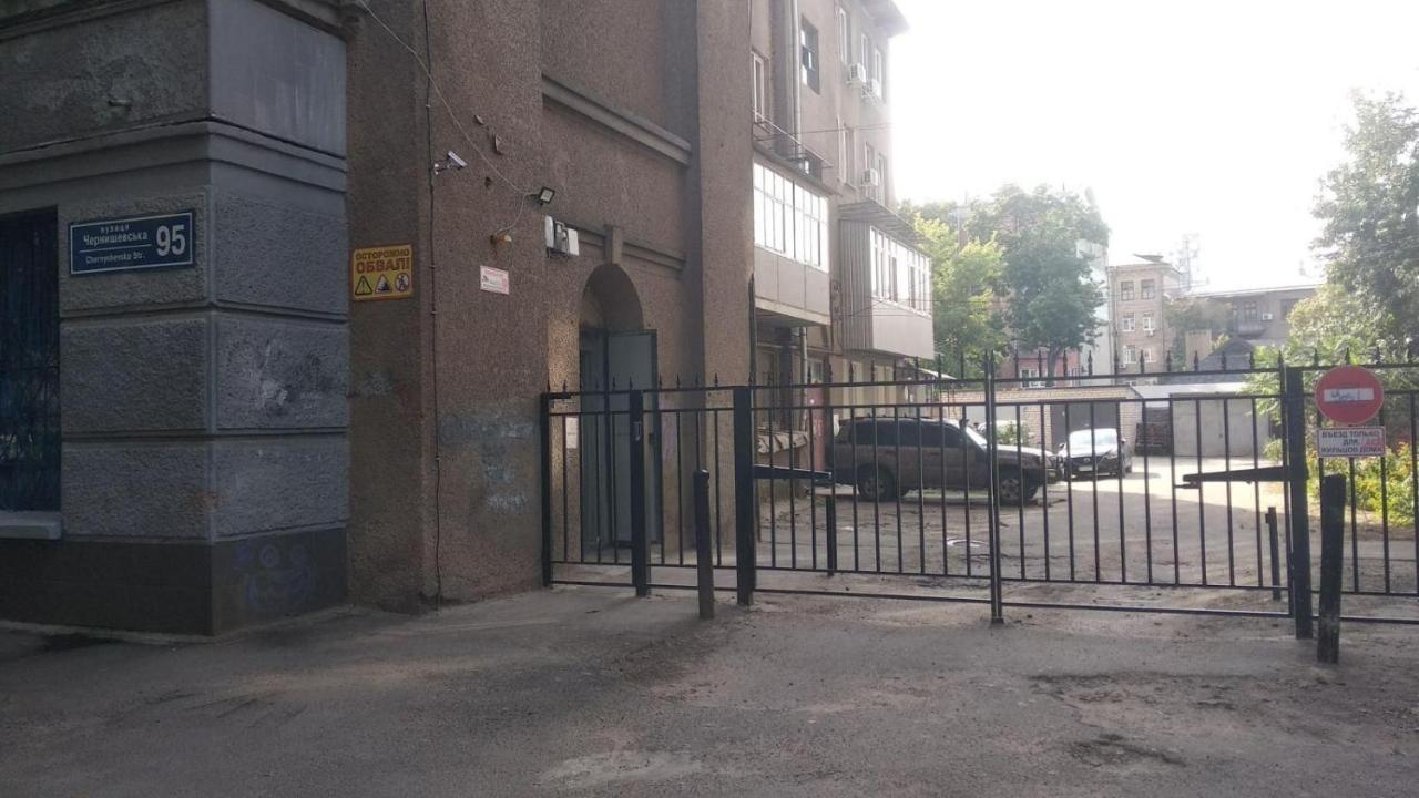New studio near metro Yaroslava Mudroho, Universytet - Chernyshevska str 95-1 - Chambres d’hôtes