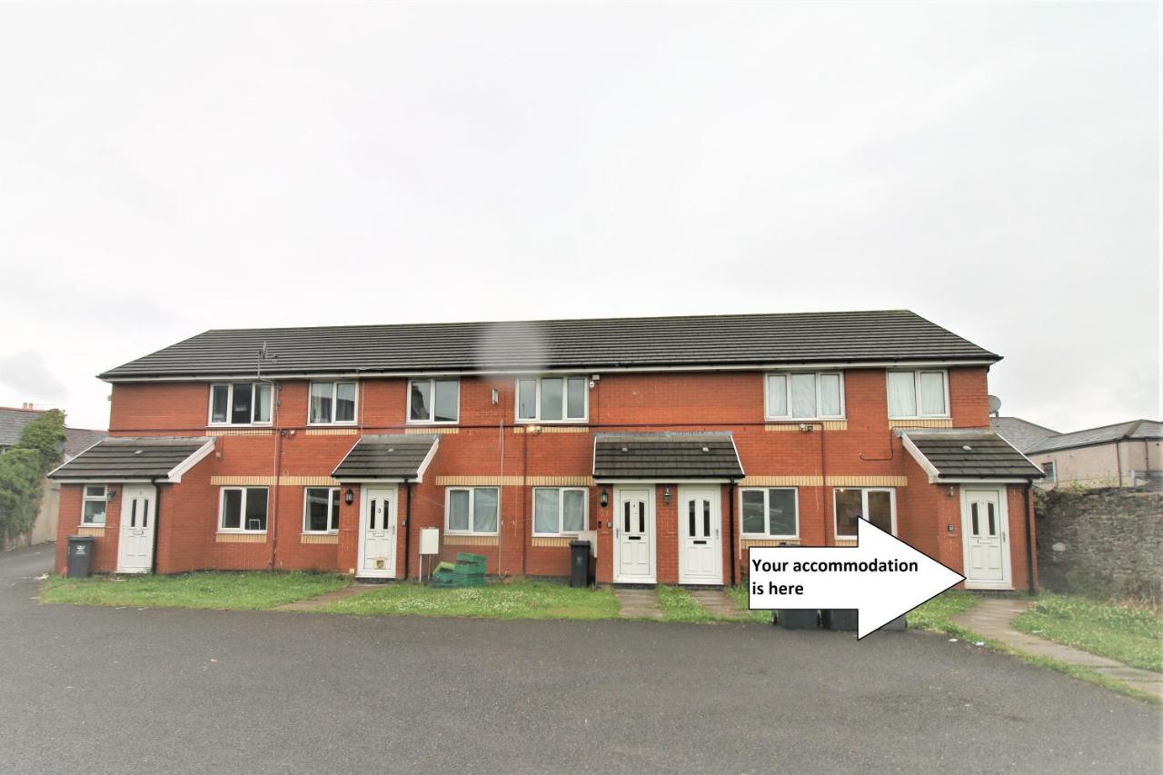 Thesiger Court Apartments - Free Private Parking - by Property Promise - B&B Cardiff
