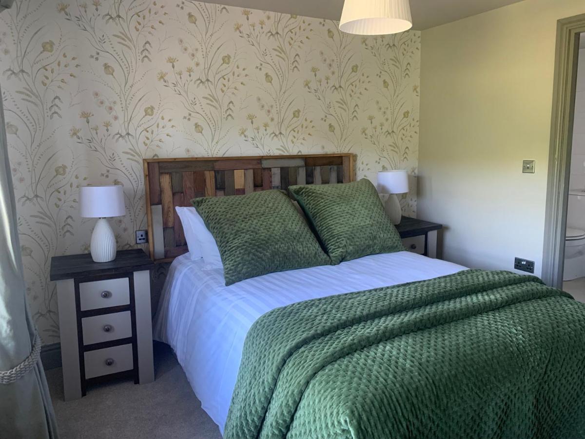 Zimmer mit Kingsize-Bett