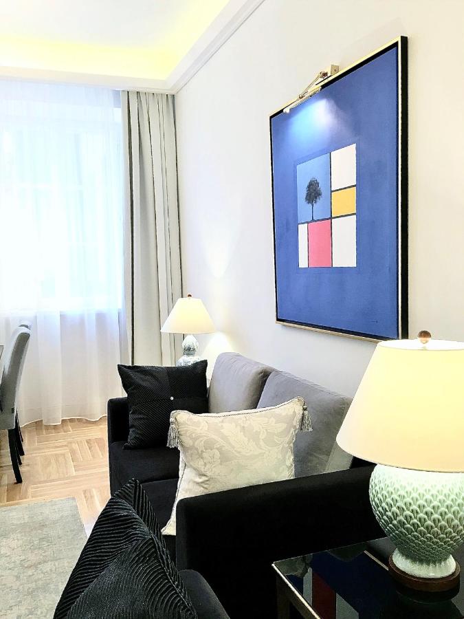 Luxury 2 Bedroom Suite with Garden view (Piwna Street)