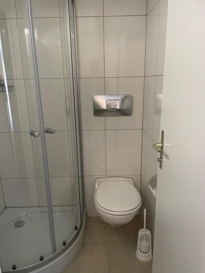 Haus zur Eiche Private 1 Zimmerstudios - B&B Coira