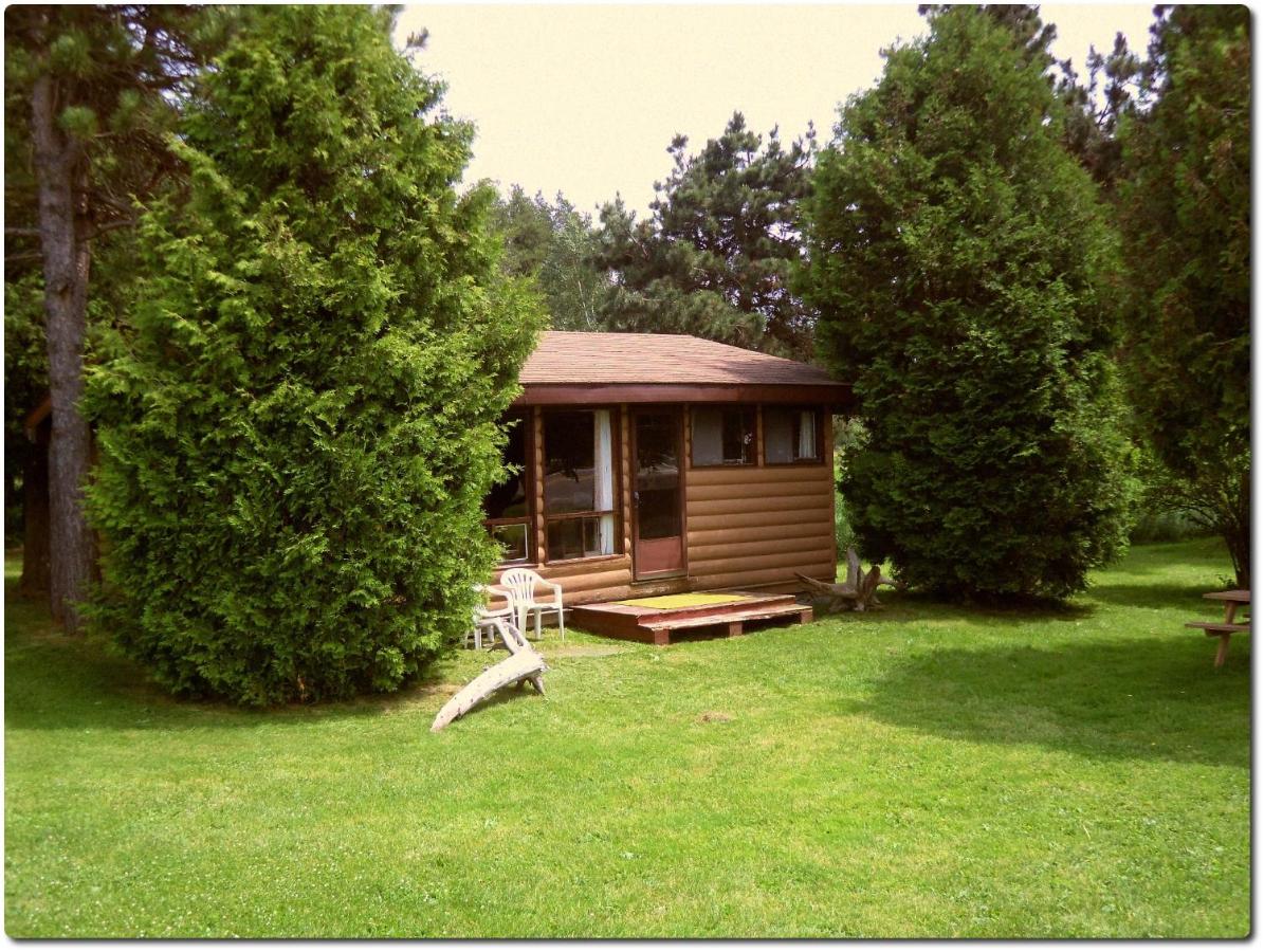 MacIver's Motel and Camp - B&B Blind River