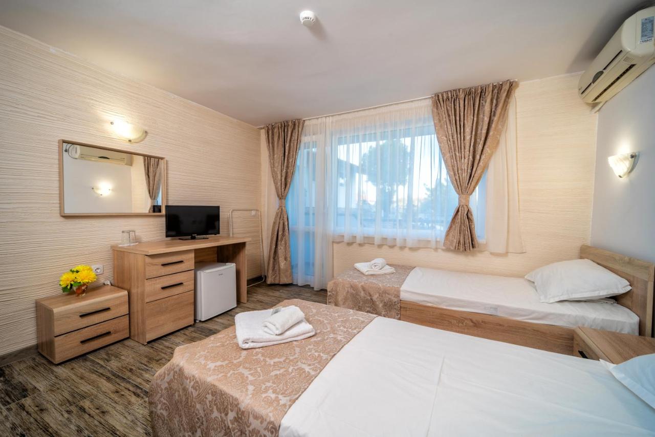 Chambre Double - Vue sur Piscine