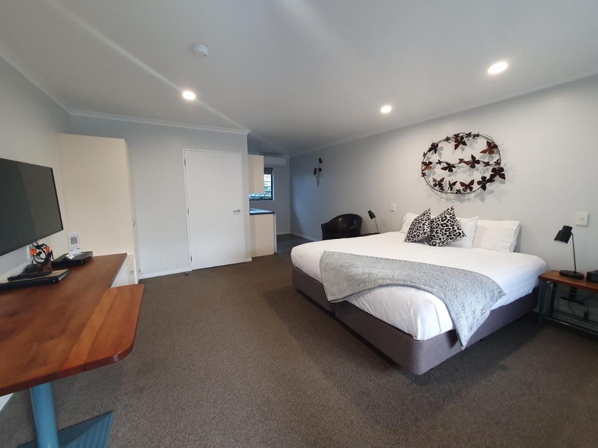 King/Access Studio Unit