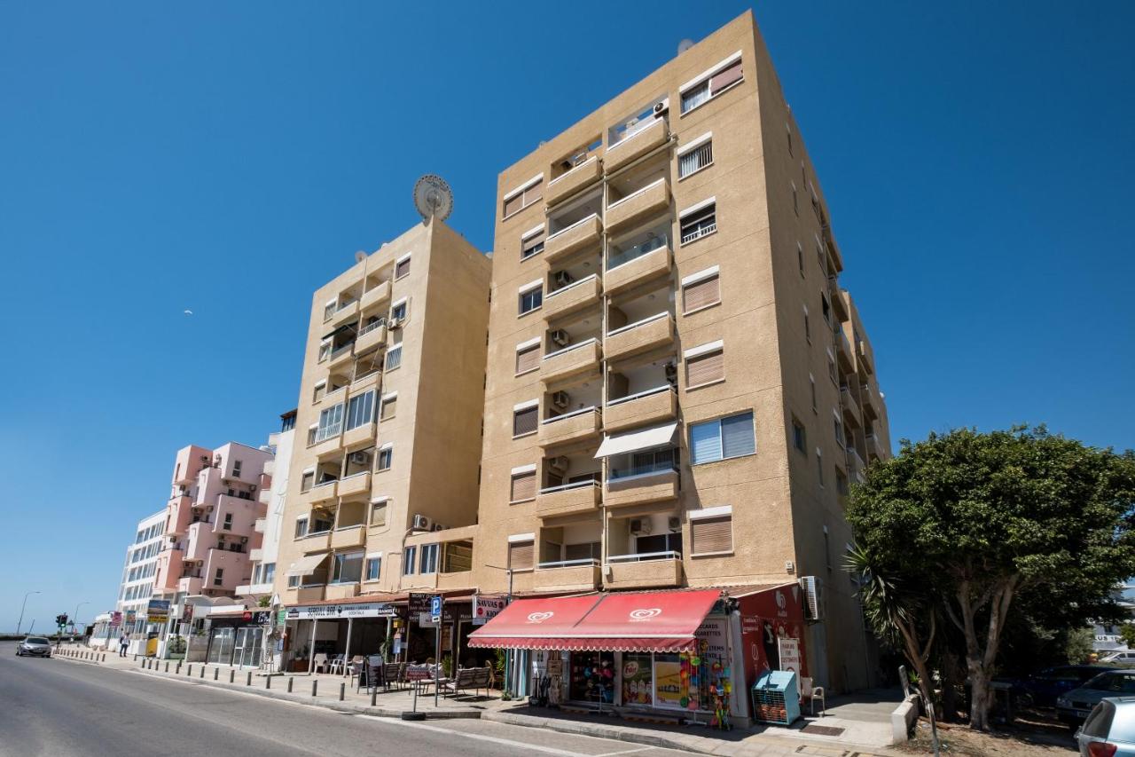 Apollon Sea View Beachfront Ap 302 - Bed and Breakfast Larnaca