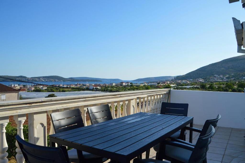 Apartment Blanka with a beautiful view of Trogir - B&B