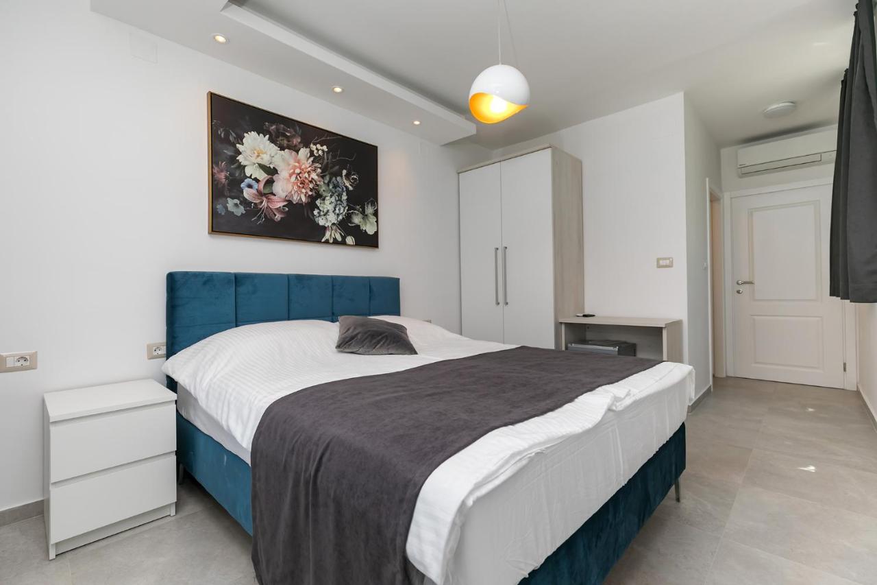 Double Room with Balcony and Sea View
