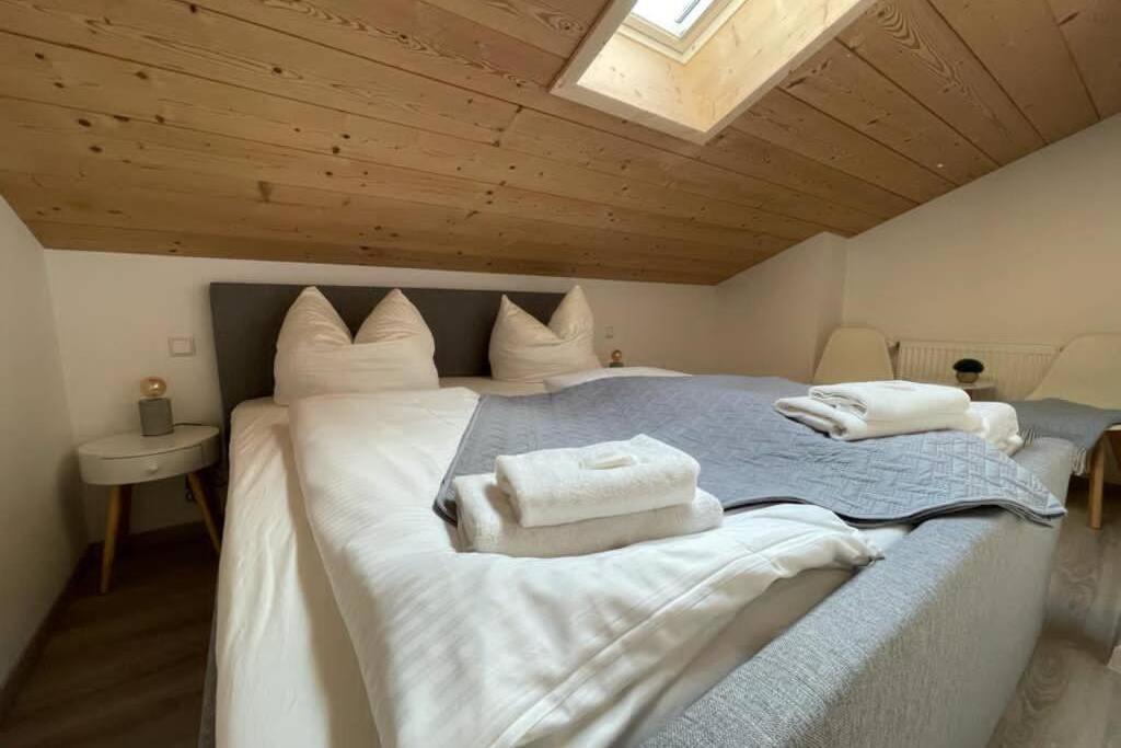 Gemütliche Ferienwohnung im DG am Tegernsee - Bergblick, Ruhe & ganz viel Platz - Ferienwohnung Bad Wiessee