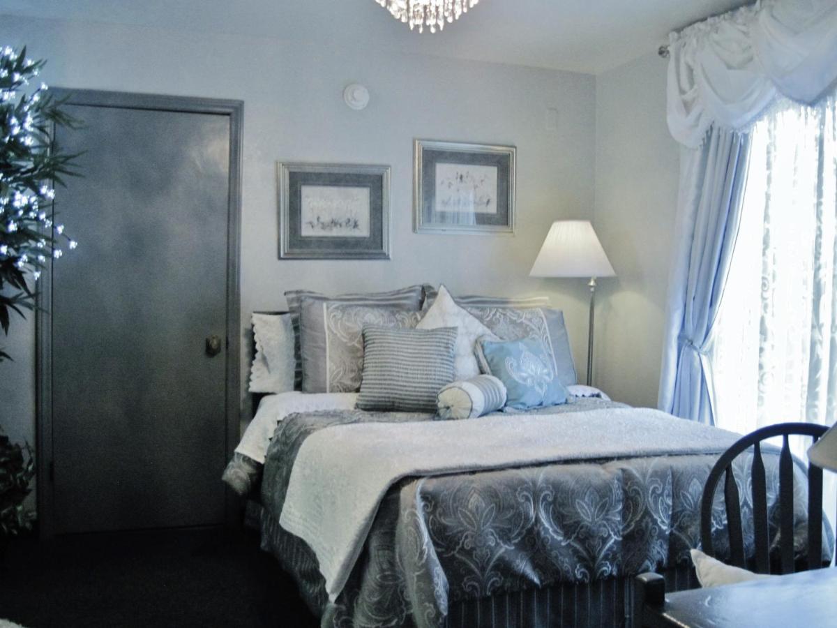 Deluxe Queen Room with Fireplace
