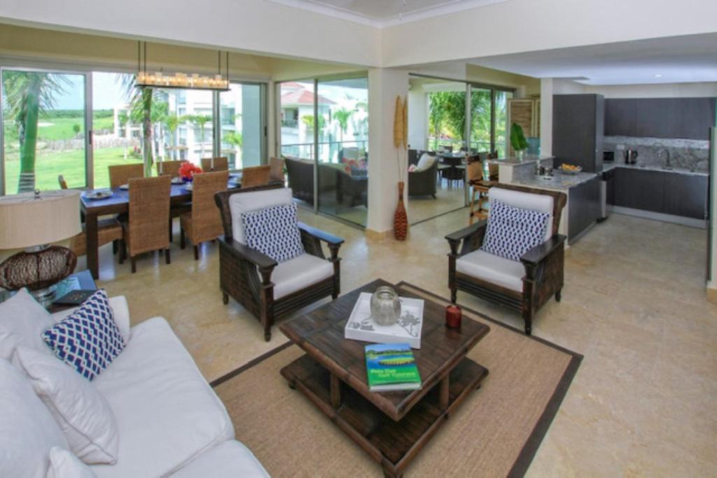 B&B Punta Cana - Spacious 3 BDR fully-equipped condo with pool and golf view - Bed and Breakfast Punta Cana
