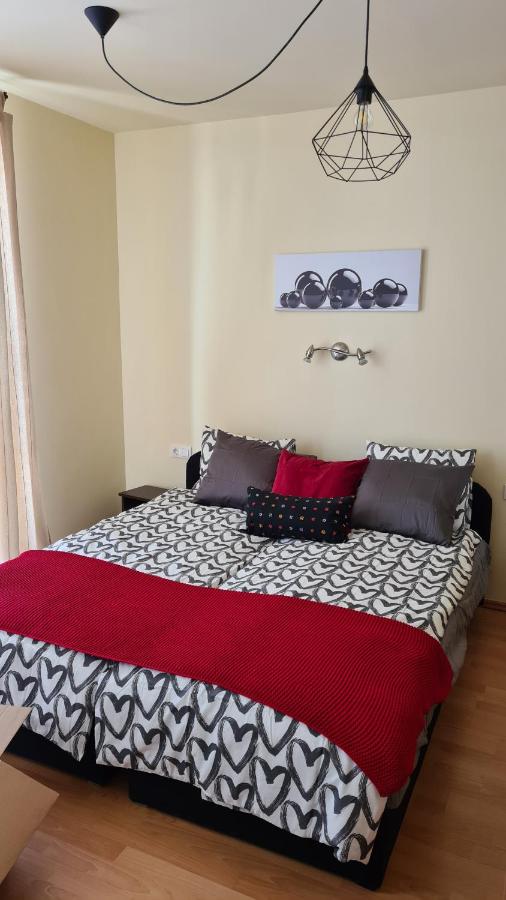 Lucsony Apartman - Bed and Breakfast Mosonmagyaróvár