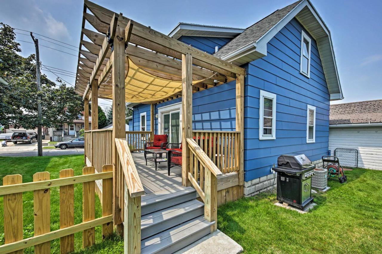 B&B Two Rivers - Anias Retreat with Deck Walk to Lake Michigan! - Bed and Breakfast Two Rivers