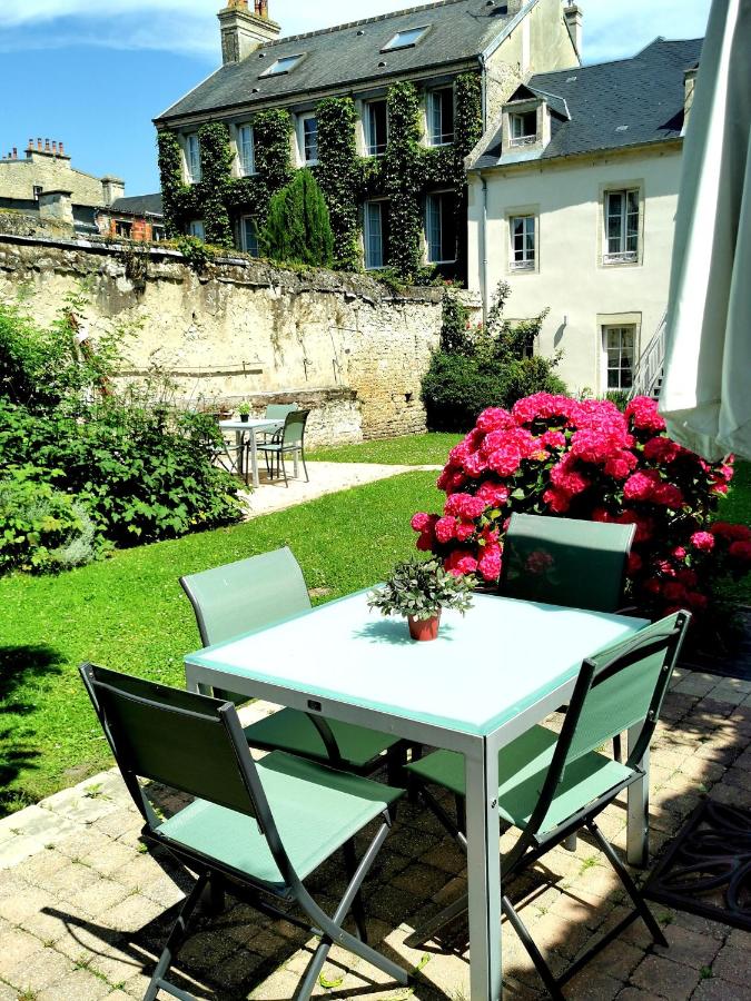 B&B Bayeux - Apt cosy centre ville Bayeux avec terrasse ou extérieur proche plages du débarquement - Bed and Breakfast Bayeux