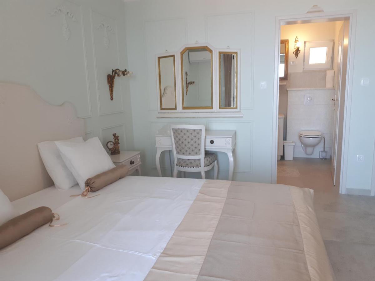"Shabby Chic" Double Room with Balcony and Sea View