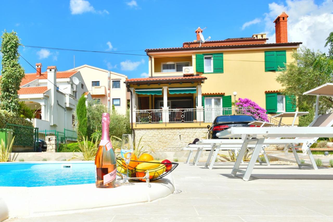 Villa Lux Nina with six bedrooms, private pool, sauna - Bed and Breakfast Zadar