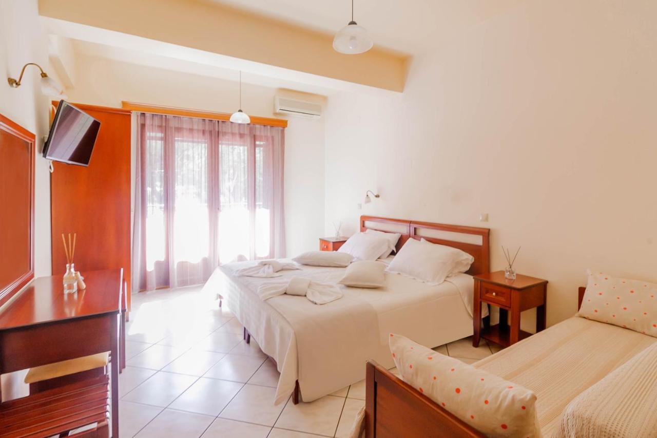 Deluxe Double Room (2 Adults + 1 Child)