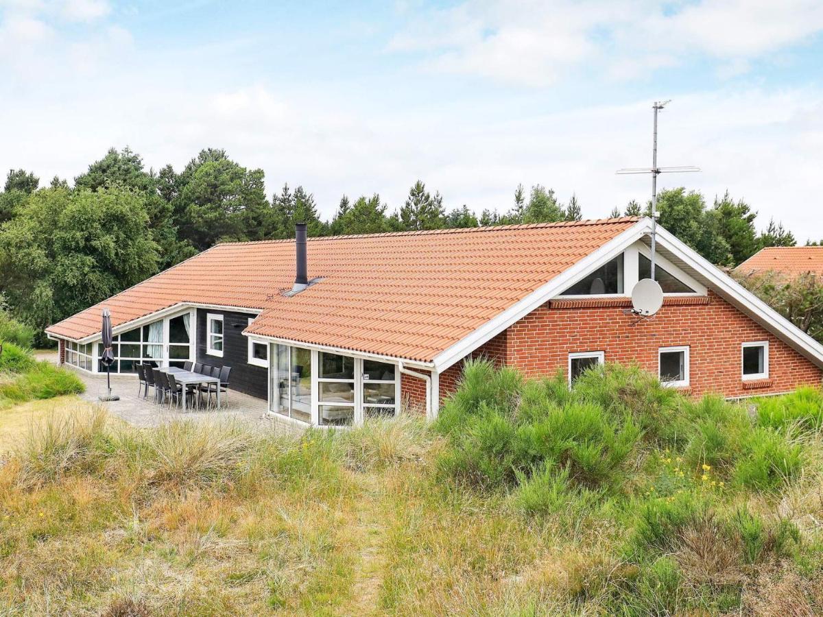 B&B Blåvand - 12 person holiday home in Bl vand - Bed and Breakfast Blåvand