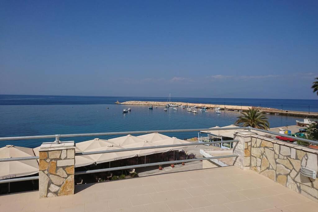 KORONI MARE -Sea view apartment/διαμέρισμα με θέα στην θάλασσα - Bed and Breakfast