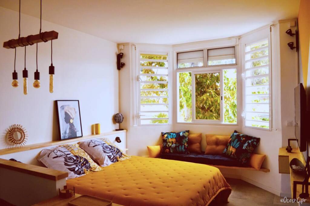 Studio Hévéa, expérience de standing à la marina - B&B