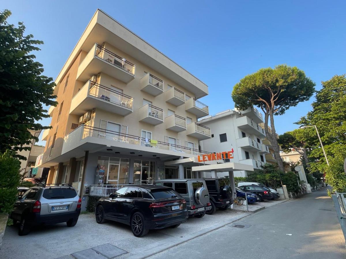 B&B Riccione - Hotel Levante Convenzionato Oltremare e Italia in Miniatura - Bed and Breakfast Riccione