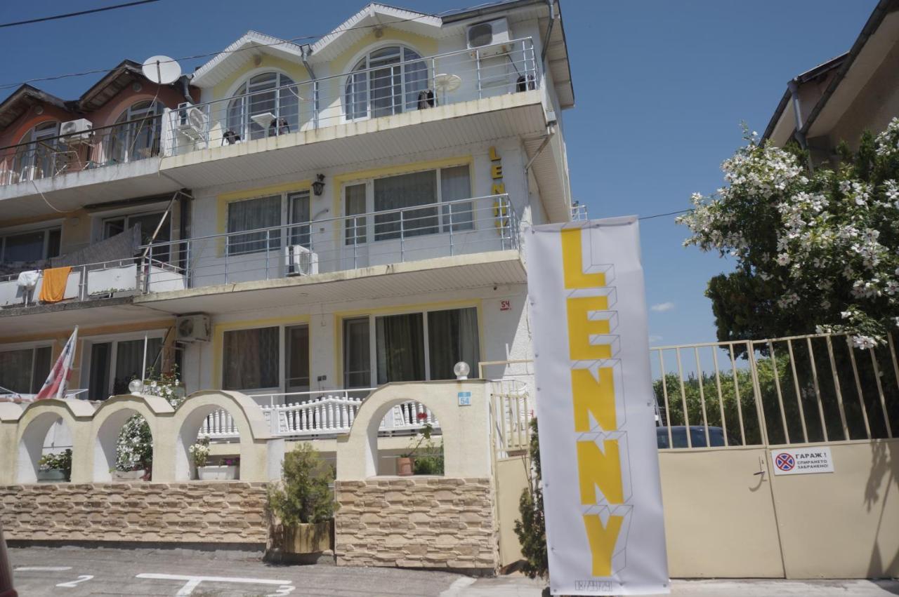 Lenny - B&B