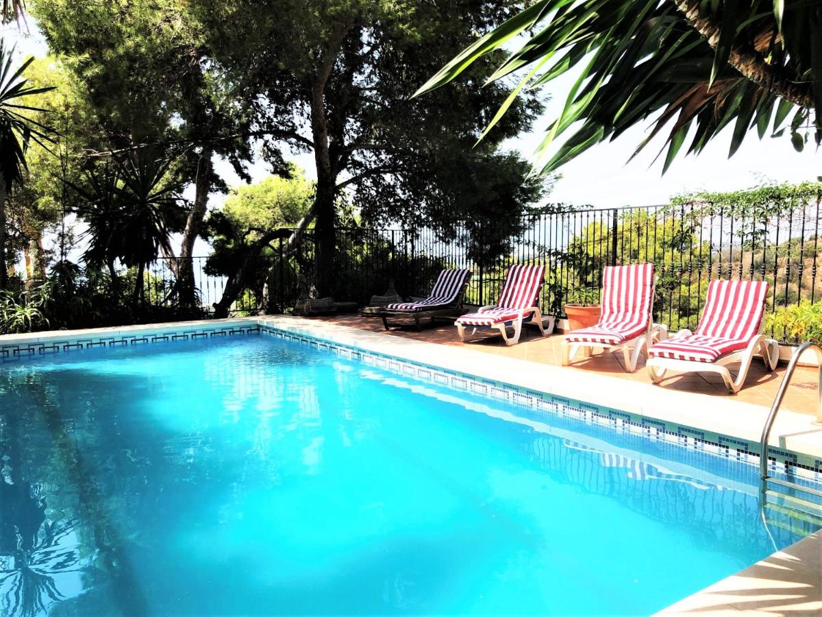 B&B Málaga - Villa Pinares-Malaga: pool, garden, garaje, wifi, - Bed and Breakfast Málaga