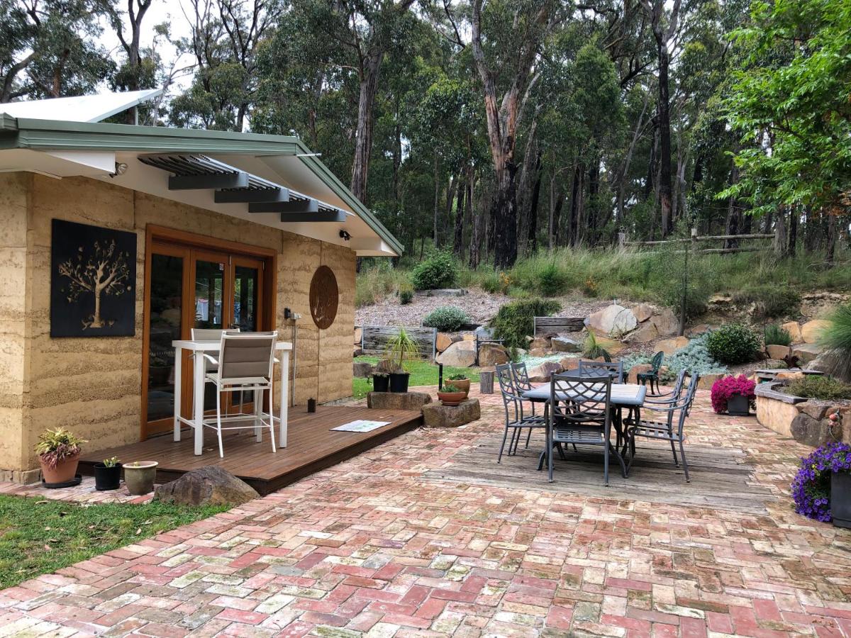 Bundjil Studio - Bed and Breakfast