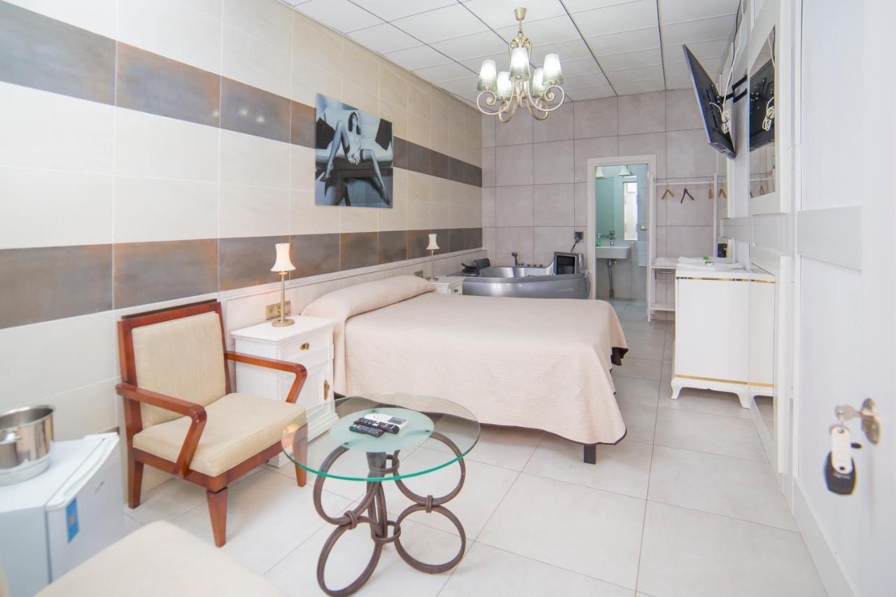 Queen Suite with Spa Bath