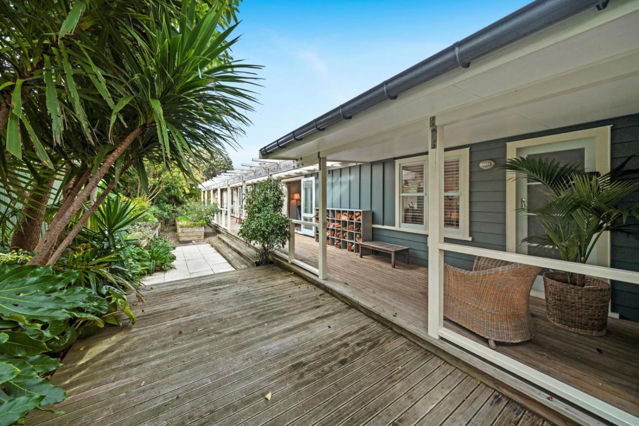 B&B Waikanae - The Long House - Waikanae Holiday Home - Bed and Breakfast Waikanae