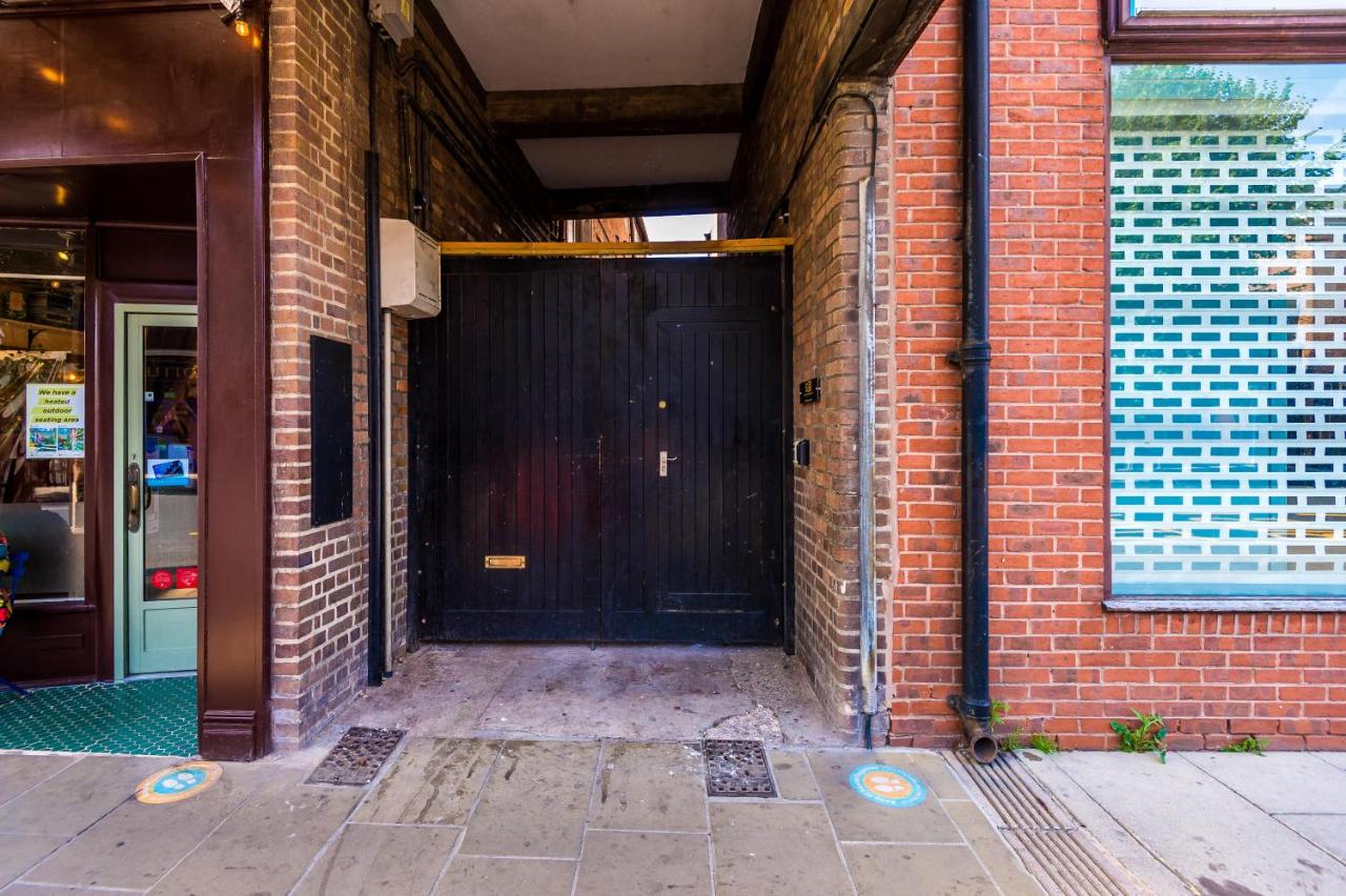 Stylish Chester City Centre apartment by 53 Degrees Property, Ideal for Couples & Business Professionals - Sleeps 4 - B&B