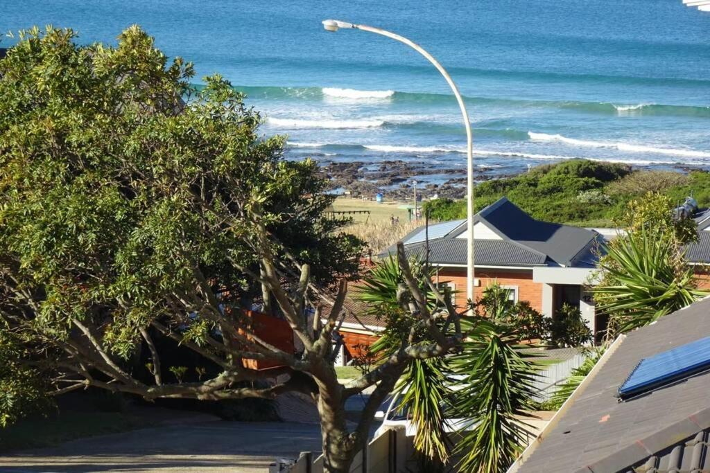 B&B Jeffreys Bay - Lovely 2-bedroom apartment with free parking on premises - Bed and Breakfast Jeffreys Bay
