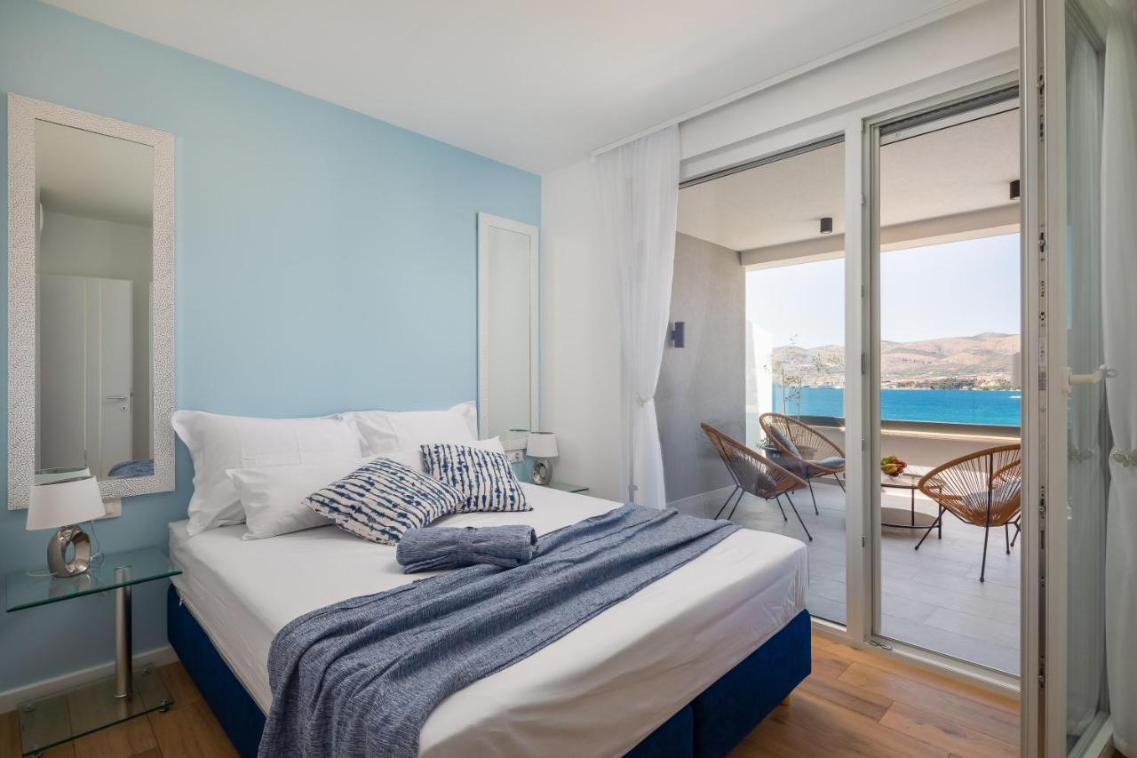 Luxury Apartment Dreams in Okrug with swimming pool, sea view, Wifi, parking - B&B