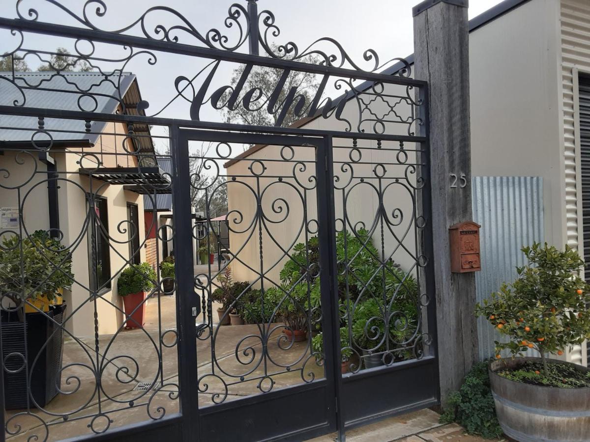 Adelphi Apartment 2- Poolside or Apartment 2A- King Studio - B&B Echuca