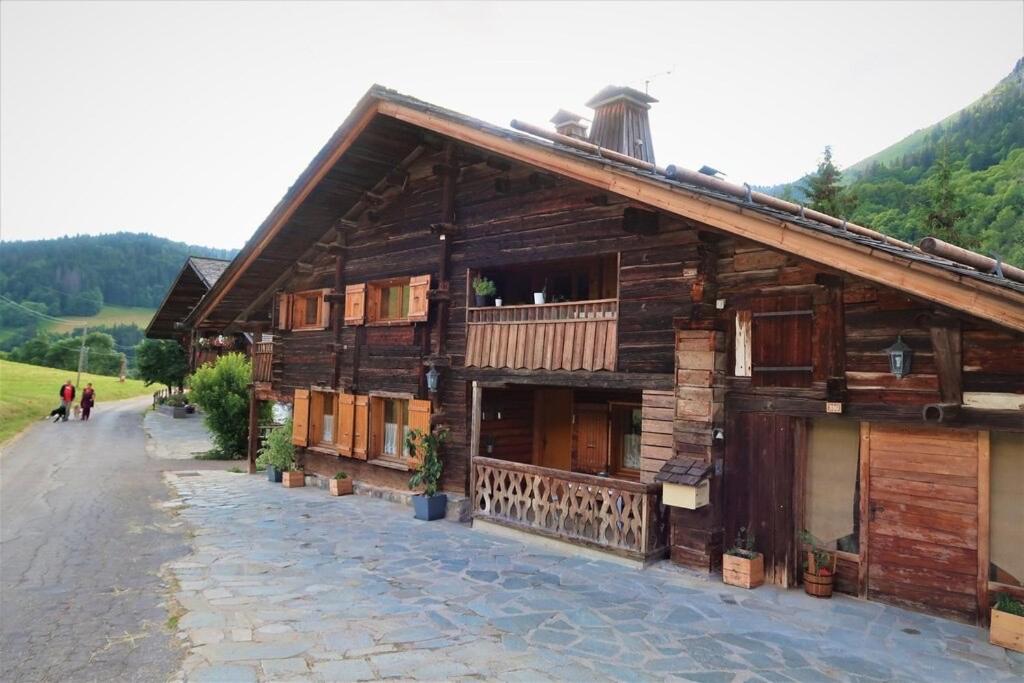 CHARMIEUX appartement en chalet typique - B&B