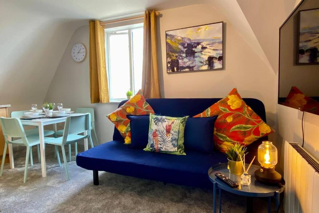 B&B Bournemouth - Stunning Apartment - 5 Minute Walk to the Best Beach! - Great Location - Parking - Fast WiFi - Smart TV - Newly decorated - Close to Bournemouth & Poole Town Centre & Sandbanks - Bed and Breakfast Bournemouth
