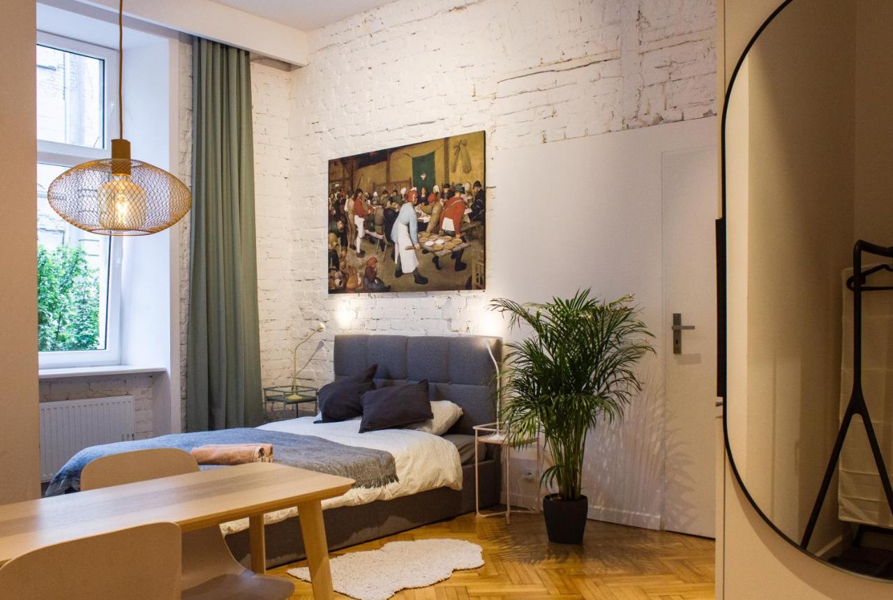 Sympatyczne studio z palmą areka / A nice studio with areka palm tree - Ferienwohnung Łódź