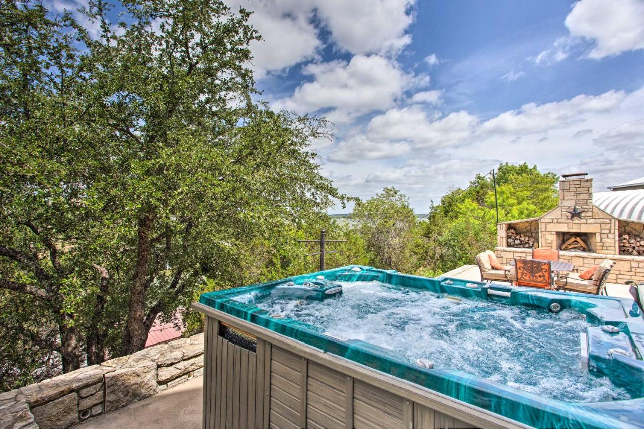Waterfront Home with Boat Dock on Lake Granbury! - B&B