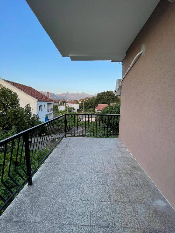 Entire spacious apartment with free parking - B&B Podgorica