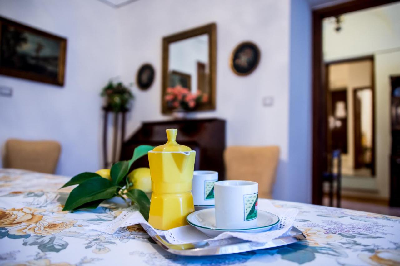 Il Giglio Rosso - B&B Napoli