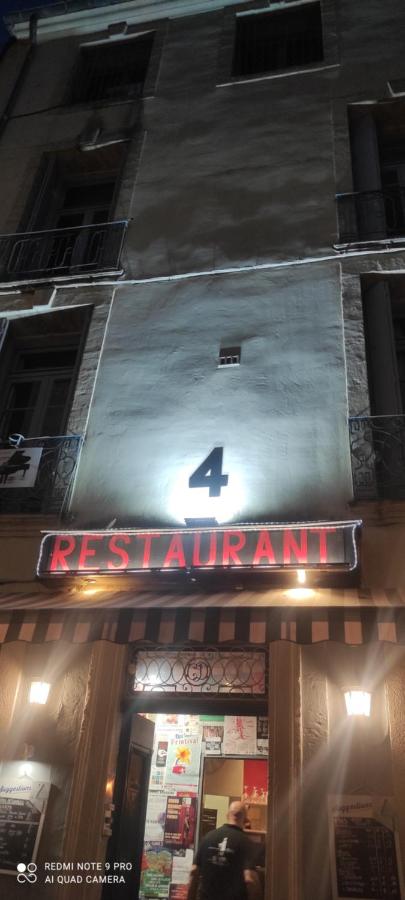 Au QUATRE 1er étage centre historique - B&B Pézenas
