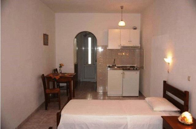 Studio (2 Adults)