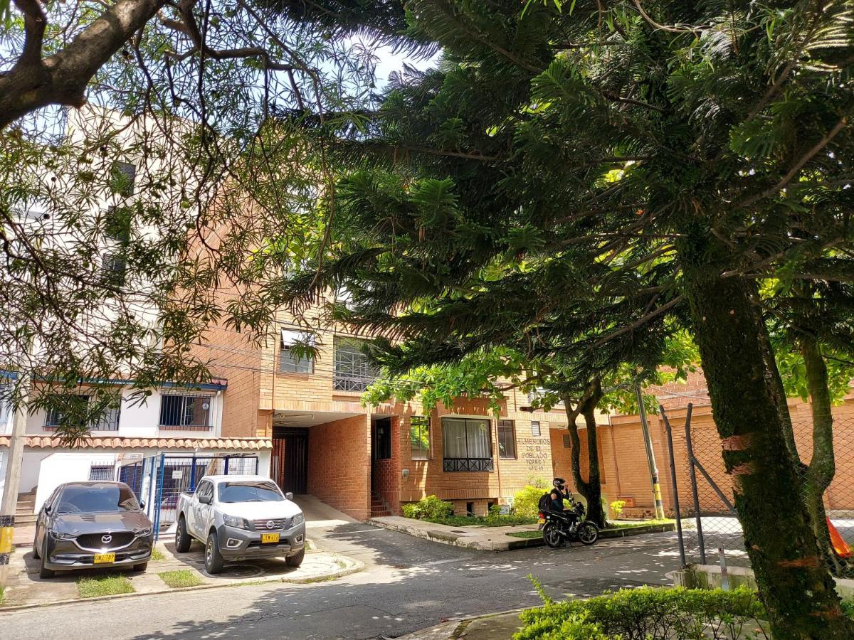 Casa Barrio Poblado Sector Manila - Parking - B&B Medellín