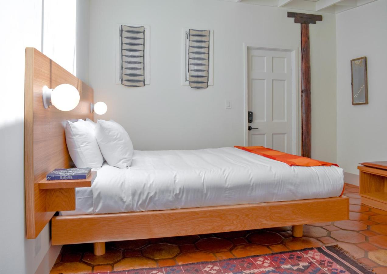 Camera Queen Standard