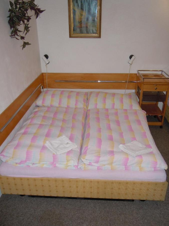 Dreibettzimmer mit eigenem Bad