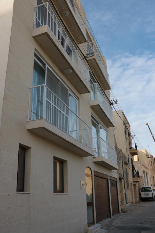 Wileg 4A Luxury Studio Apartment with Shared Swimming Pool. - B&B