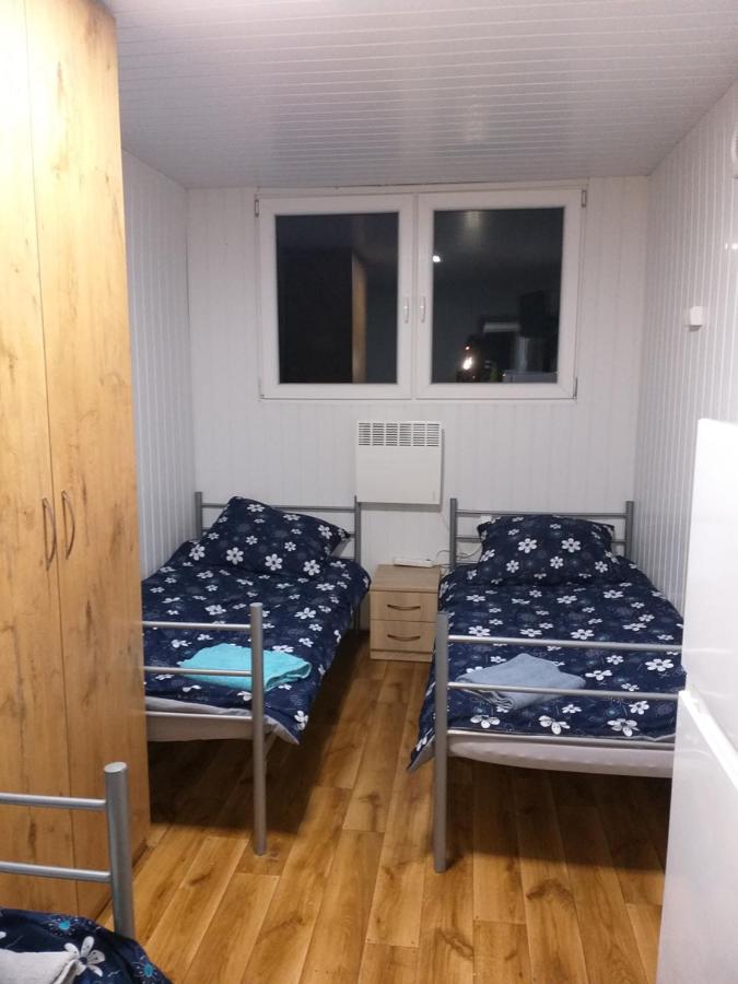 Domek Kontenerowy N5 - 5 osobowy 2 Pokoje , Kuchnia , Łazienka - Izdebno- NoclegiGrodziskPL